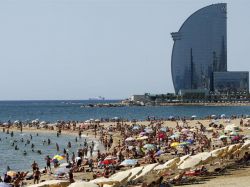 Récord de calor y olas de incendios azotan España