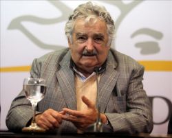 Mujica: empresa privada "venderá" marihuana