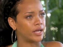 Rihanna sigue enamorada de su exnovio golpeador Rihanna sigue enamorada de su exnovio golpeador