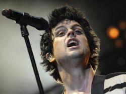 Green Day estrena nuevo video con su cantante internado