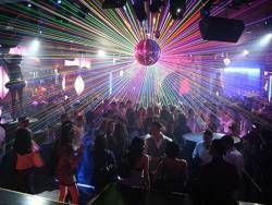 Evalúan boliches que vendan solo bebidas sin alcohol