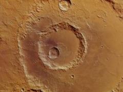 Hallan indicios de agua bajo superficie de Marte