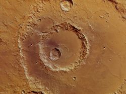 Hallan indicios de agua bajo superficie de Marte