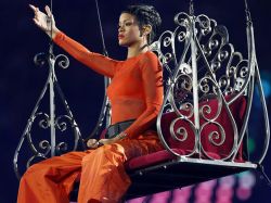 La cantante Rihanna lanza un nuevo disco