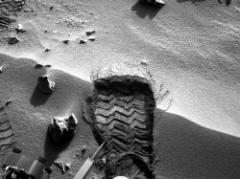 Objeto brillante en Marte despierta curiosidad del robot