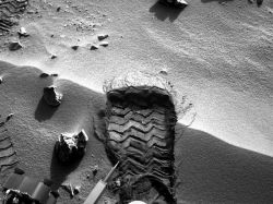 Objeto brillante en Marte despierta curiosidad del robot