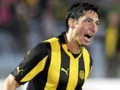 Con "hat-trick" de Olivera Peñarol hizo su negocio