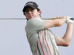 Golf: Mcllroy mantiene su distancia con Woods y Donald