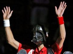 Djokovic celebra Halloween con una máscara de Darth Vader