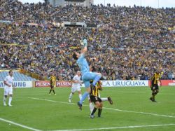 Nacional frenó a Peñarol, que igual sigue líder del Apertura