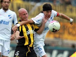 Nacional frenó a Peñarol, que igual sigue líder del Apertura