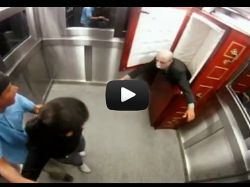 La segunda parte de la broma del ascensor es más macabra La segunda parte de la broma del ascensor es más macabra