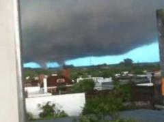 Un tornado que azotó la ciudad de Dolores, en Soriano, dejó cientos de evacuados, víctimas y daños materiales