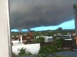 Un tornado que azotó la ciudad de Dolores, en Soriano, dejó cientos de evacuados, víctimas y daños materiales