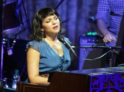 Norah Jones enamora a Montevideo con su fusión