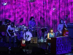 Norah Jones enamora a Montevideo con su fusión