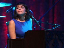 Norah Jones enamora a Montevideo con su fusión