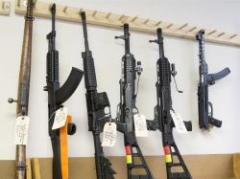 EEUU: estudian medidas para permitir armas en escuelas