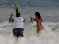 Brasil: miles de personas homenajearon a Iemanjá