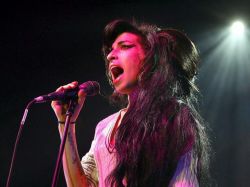 Confirman que Amy Winehouse murió por exceso de alcohol