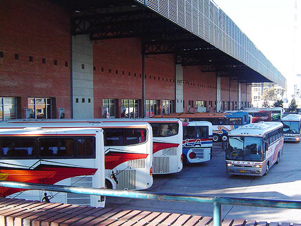 Líneas que viajan hacia el este están desbordadas