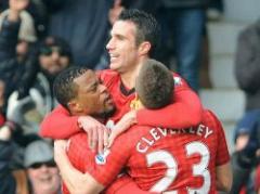 Con goles de Van Persie y Vidic Manchester venció a Liverpool