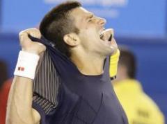 Djokovic sobrevive ante su primera prueba de fuego