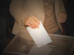 Encuesta refleja paridad entre oficialismo y oposición sumada