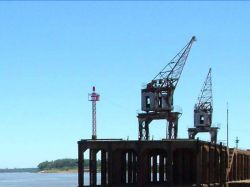 "Una muy buena relación entre capital privado y Estado" permitió retomar el transporte fluvial de carga en el puerto de Salto