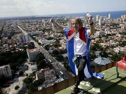 Francés escala en Cuba el mítico hotel Habana Libre