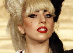 Lady Gaga pospone cuatro conciertos por una sinovitis