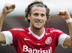 Doblete de Forlán en el Inter de Porto Alegre