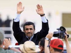 Presidente de Irán besó féretro de Chávez y fue ovacionado