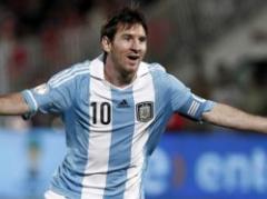 Messi puede igualar al tercer goleador albicelste, Maradona