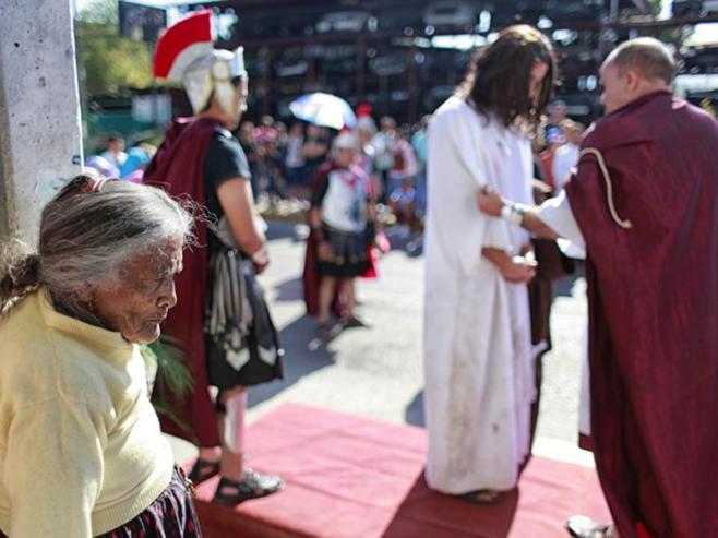 Imágenes de la celebración del Viernes Santo en el mundo