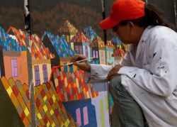 Artistas buscan convertir muros de Quito en galería urbana