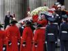 Féretro de Thatcher llegó al crematorio tras el funeral