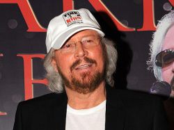 Barry Gibb: "Estar en el escenario solo es duro"