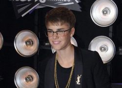 Campaña de Obama y Bieber ganan los "Oscar de Internet"