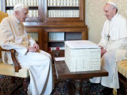 Francisco recibió a Benedicto XVI tras su regreso a Vaticano Francisco recibió a Benedicto XVI tras su regreso a Vaticano