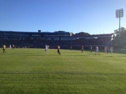 Peñarol goleó a Nacional y lucha por todo hasta el final