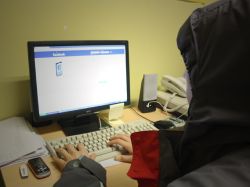 A prisión hombre que pagaba a menores por pornografía