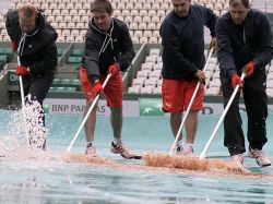 Cese de lluvia permite reanudar torneo de Roland Garros