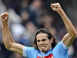 Chelsea ofrece a Torres y 30 millones de euros por Cavani