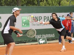 Cuevas y Zeballos buscan lugar en semifinal de Roland Garros