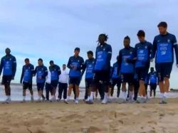 Le bleu hizo playa en Carrasco antes del choque ante Uruguay