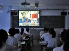 Astronauta da "clase espacial" a 60 millones de niños chinos