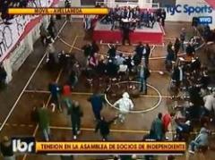 Presidente de Independiente agredido en asamblea de socios