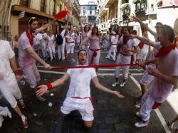 Miles de personas celebraron el inicio de San Fermín