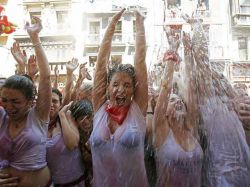 Miles de personas celebraron el inicio de San Fermín